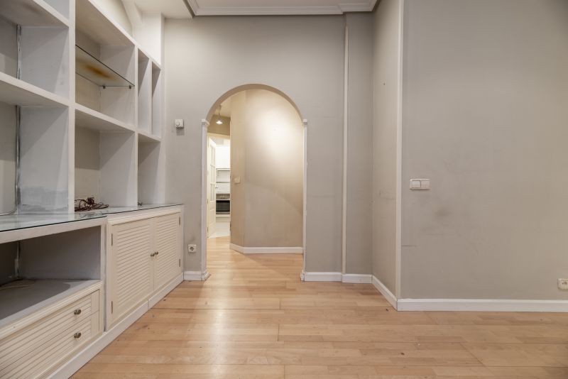 Bookshelves Installation