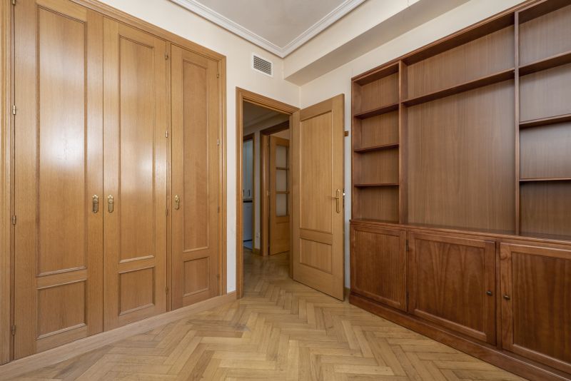 How Built-In Furniture Improves Home Organization